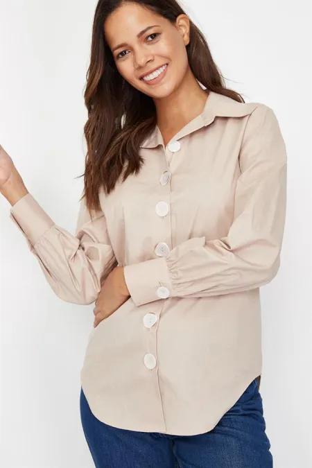 Kadın Bej Büyük Düğmeli Gömlek Kadın Bej Büyük Düğmeli Gömlek