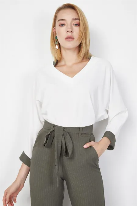 Kadın Beyaz Çizgi Detaylı Yarasa Kol Bluz Kadın Beyaz Çizgi Detaylı Yarasa Kol Bluz