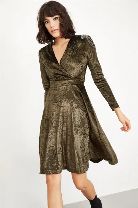 Kadın Haki Omuzları Zincirli Kloş Kadife Elbise Kadın Haki Omuzları Zincirli Kloş Kadife Elbise