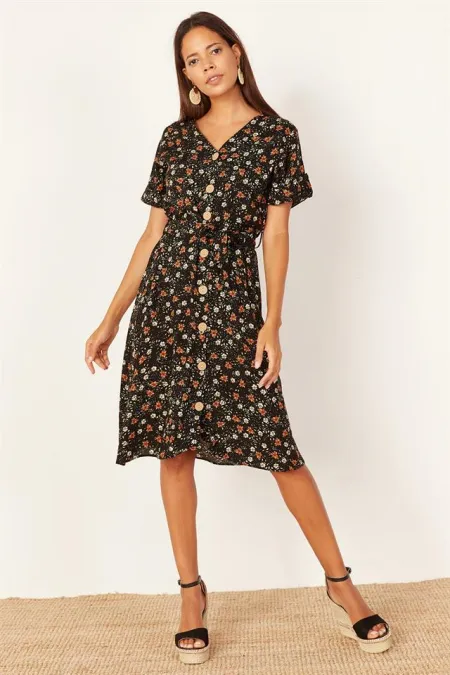 Kadın Siyah Belden Bağlamalı Desenli Elbise Kadın Siyah Belden Bağlamalı Desenli Elbise