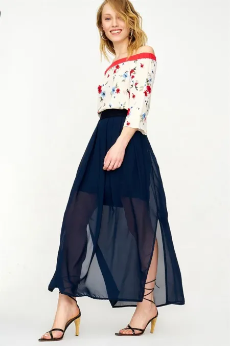 Kadın Beyaz Düşük Omuzlu Desenli Bluz Kadın Beyaz Düşük Omuzlu Desenli Bluz