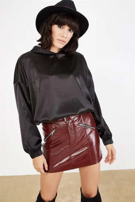 Kadın Siyah Kapüşonlu Saten Bluz Kadın Siyah Kapüşonlu Saten Bluz