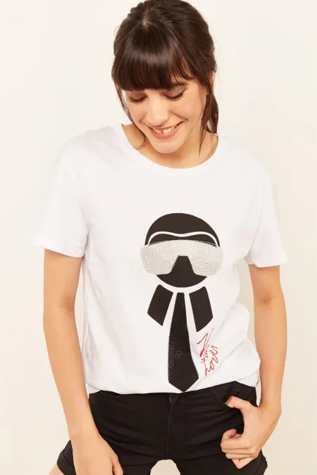 Kadın Beyaz Taşlı ve Baskılı T-Shirt Kadın Beyaz Taşlı ve Baskılı T-Shirt
