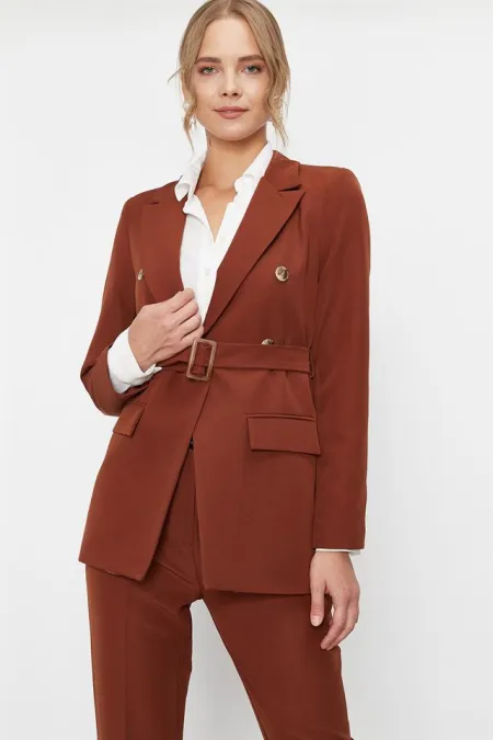 Kadın Kahverengi Toka Detaylı Ceket Kadın Kahverengi Toka Detaylı Ceket