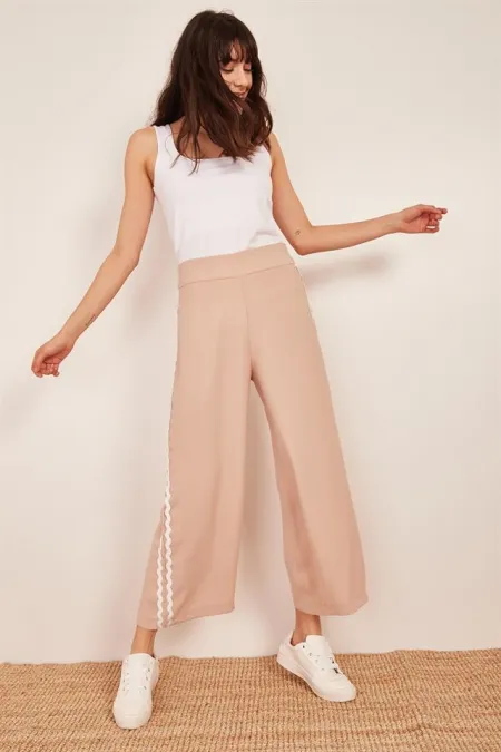 Kadın Pudra Kontrast Şerit Detaylı Bol Pantolon Kadın Pudra Kontrast Şerit Detaylı Bol Pantolon
