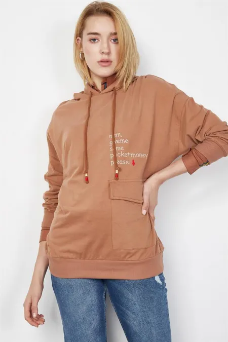 Kadın Taba Yazı Ve Cep Detaylı Sweatshirt Kadın Taba Yazı Ve Cep Detaylı Sweatshirt