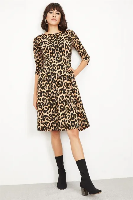 Kadın Siyah Pileli Leopar Desenli Elbise Kadın Siyah Pileli Leopar Desenli Elbise