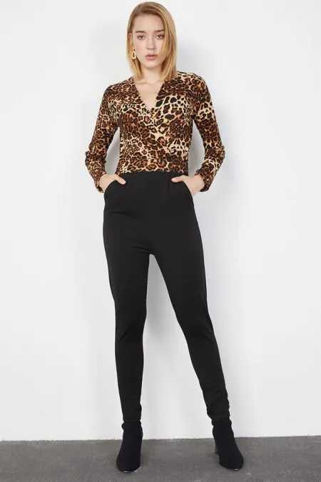 Kadın Siyah Leopar Desenli Tulum Kadın Siyah Leopar Desenli Tulum