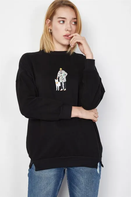 Kadın Siyah Figür Baskılı Sweatshirt Kadın Siyah Figür Baskılı Sweatshirt