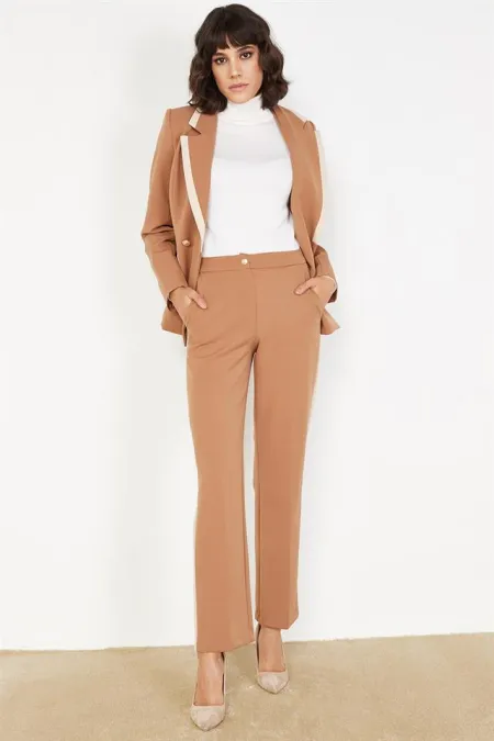 Kadın Kahverengi Kontrast Şerit Detaylı Pantolon Kadın Kahverengi Kontrast Şerit Detaylı Pantolon