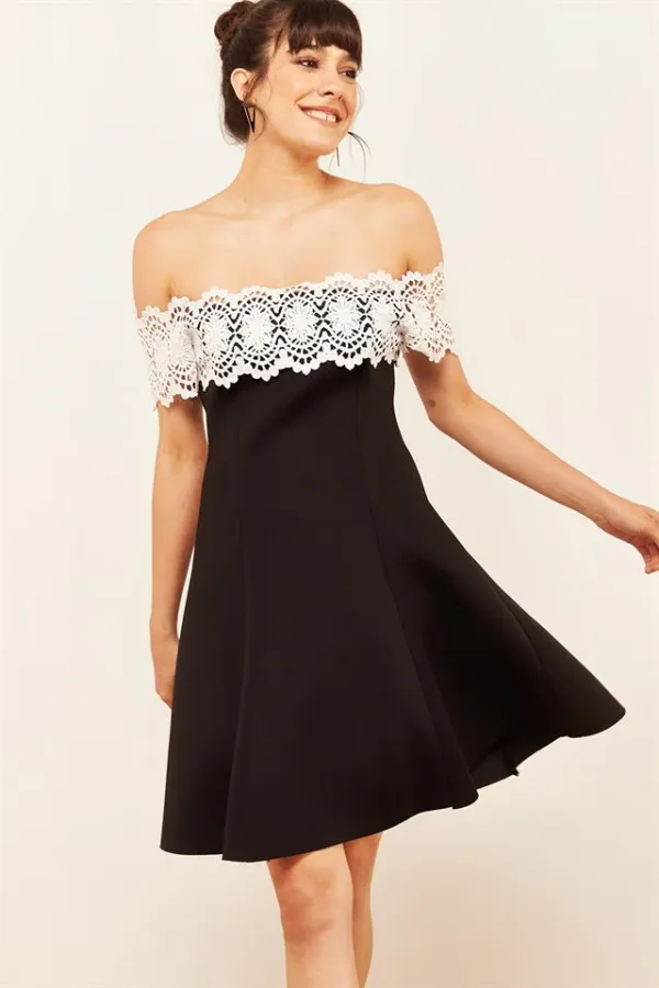 Kadın Siyah Kontrast Dantel Detaylı Elbise Kadın Siyah Kontrast Dantel Detaylı Elbise