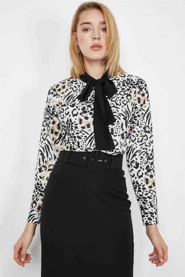 Kadın Beyaz Leopar Desenli Bluz Kadın Beyaz Leopar Desenli Bluz
