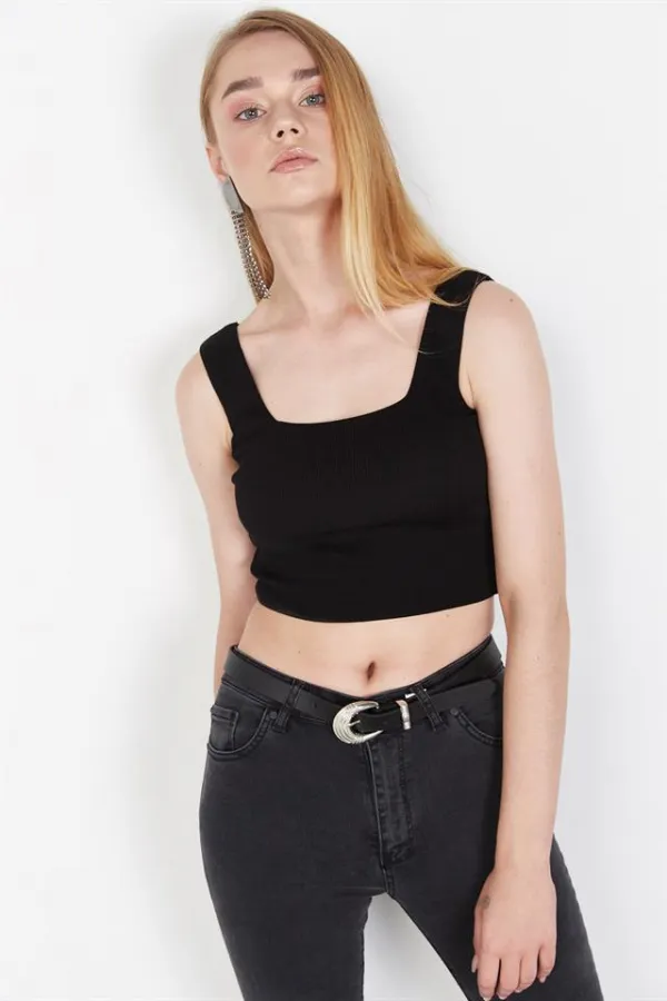 Kadın Siyah Kalın Askılı Triko Crop Top Kadın Siyah Kalın Askılı Triko Crop Top