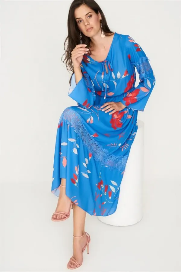 Kadın Mavi Dantel Detaylı Desenli Uzun Elbise Kadın Mavi Dantel Detaylı Desenli Uzun Elbise