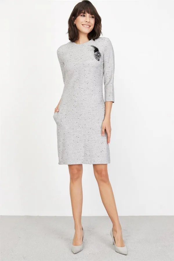 Kadın Gri Broş Detaylı Elbise Kadın Gri Broş Detaylı Elbise