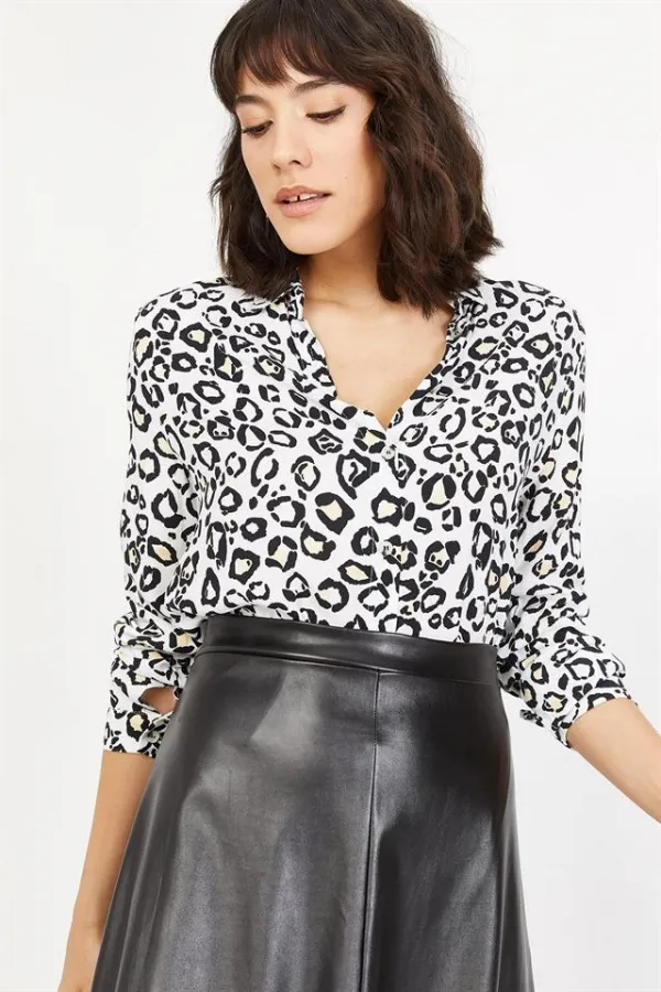 Kadın Beyaz Leopar Desenli Gömlek Kadın Beyaz Leopar Desenli Gömlek