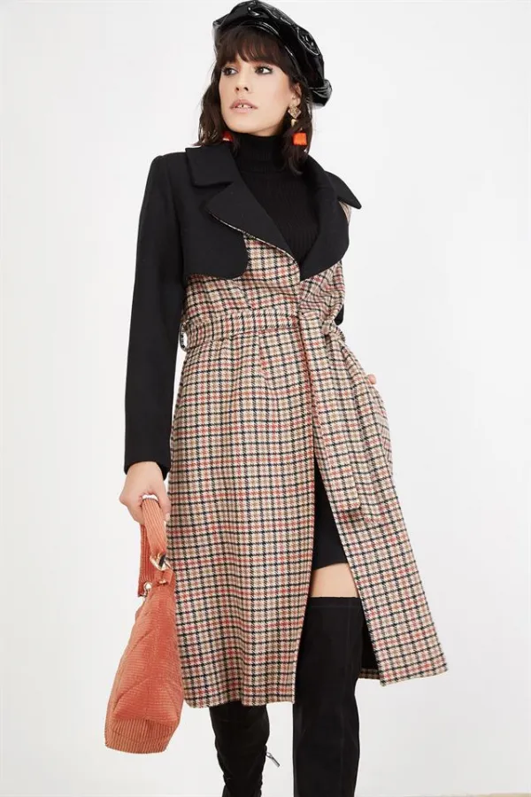 Kadın Siyah Kazayağı Desenli Kaşe Kaban Kadın Siyah Kazayağı Desenli Kaşe Kaban