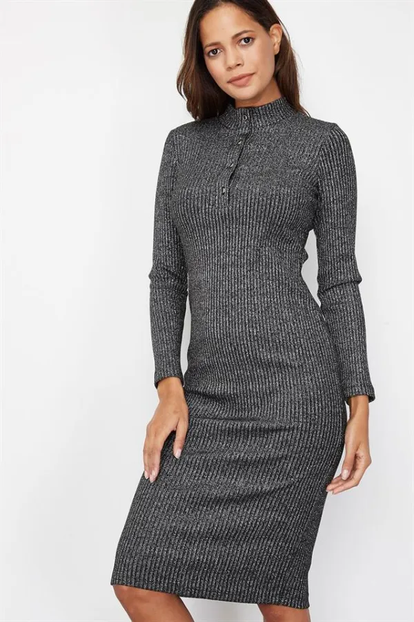 Kadın Siyah Önden Düğmeli Midi Boy Triko Elbise Kadın Siyah Önden Düğmeli Midi Boy Triko Elbise