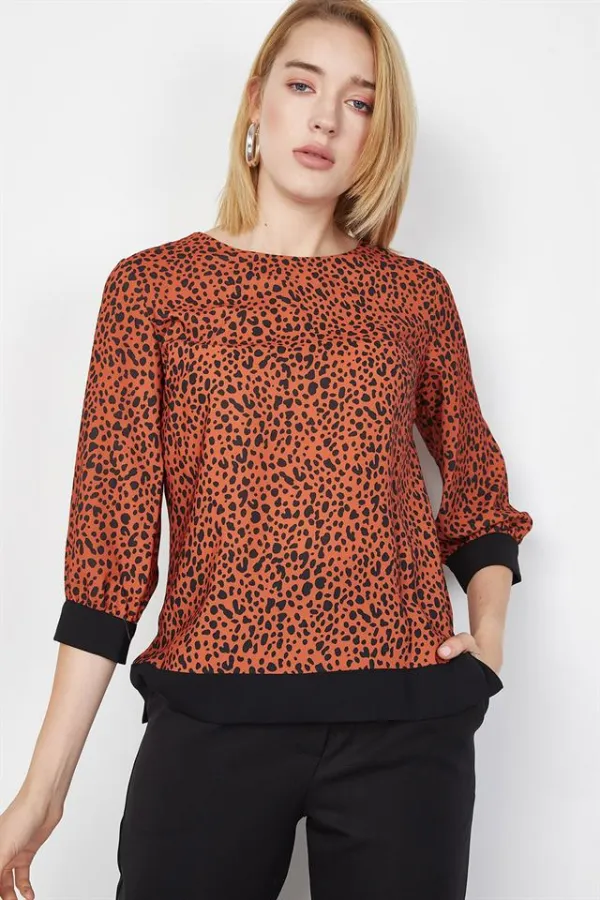 Kadın Kiremit Leoapar Desenli Bluz Kadın Kiremit Leoapar Desenli Bluz