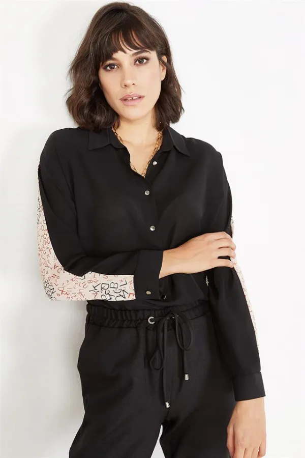 Kadın Siyah Yazı Baskılı Bluz Kadın Siyah Yazı Baskılı Bluz