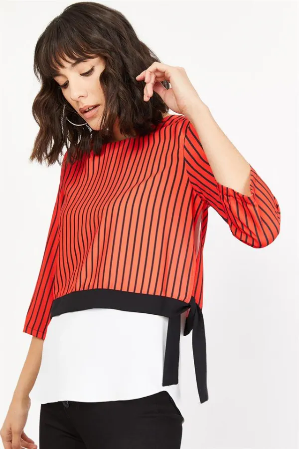 Kadın Kırmızı Çizgili ve Kontrast Parça Detaylı Bluz Kadın Kırmızı Çizgili ve Kontrast Parça Detaylı Bluz