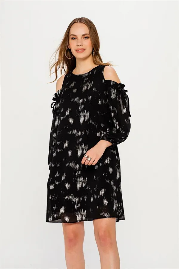 Kadın Siyah Omuz Dekolteli Varak Baskılı Şifon Elbise Kadın Siyah Omuz Dekolteli Varak Baskılı Şifon Elbise